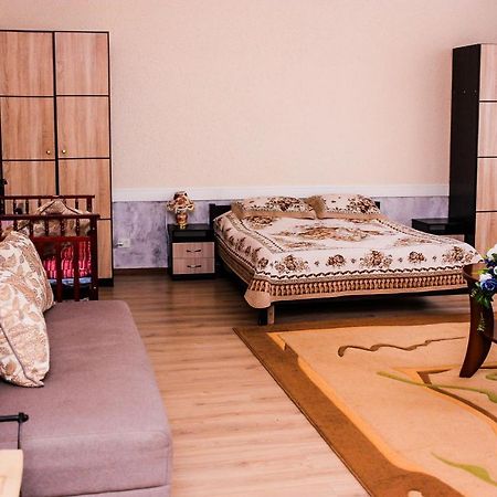 Hotel AishaDeLuxe Taraz Extérieur photo