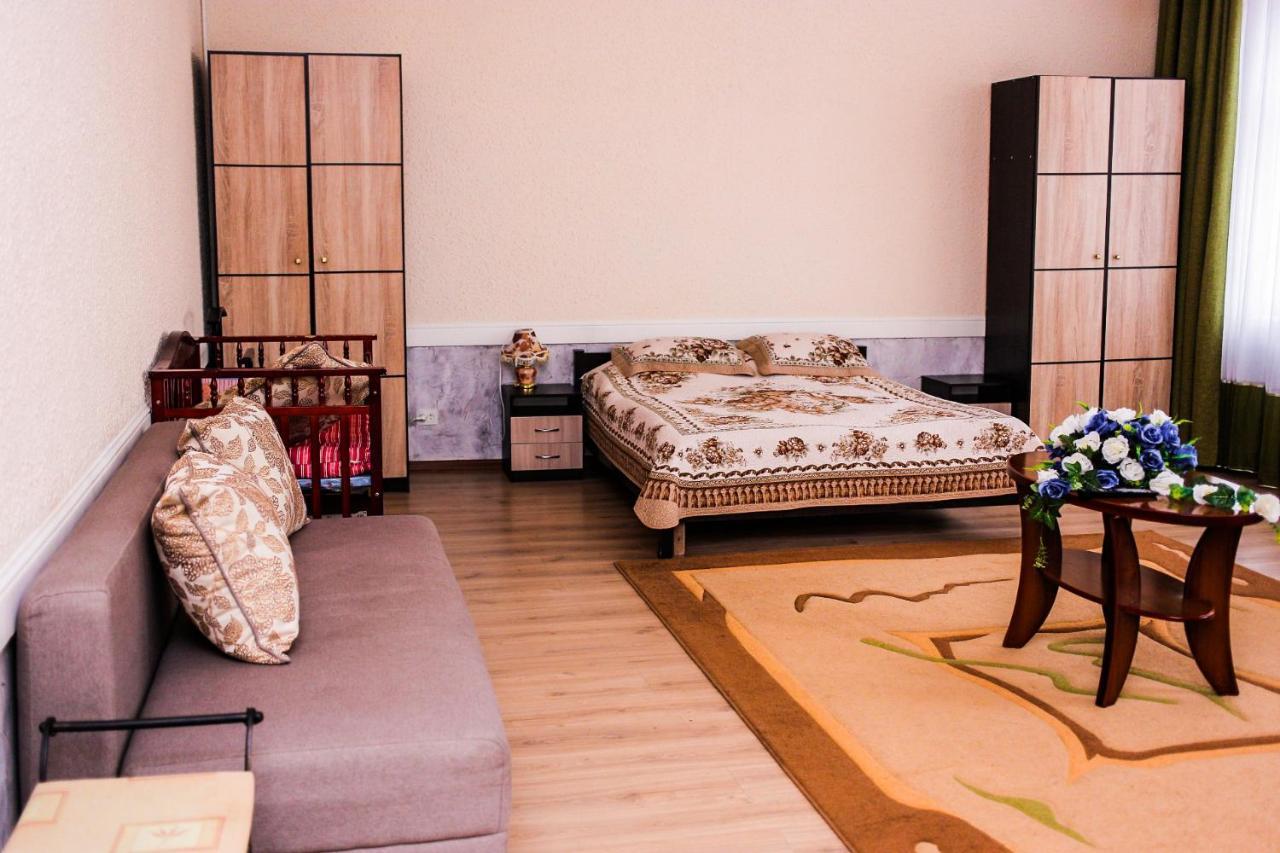 Hotel AishaDeLuxe Taraz Extérieur photo