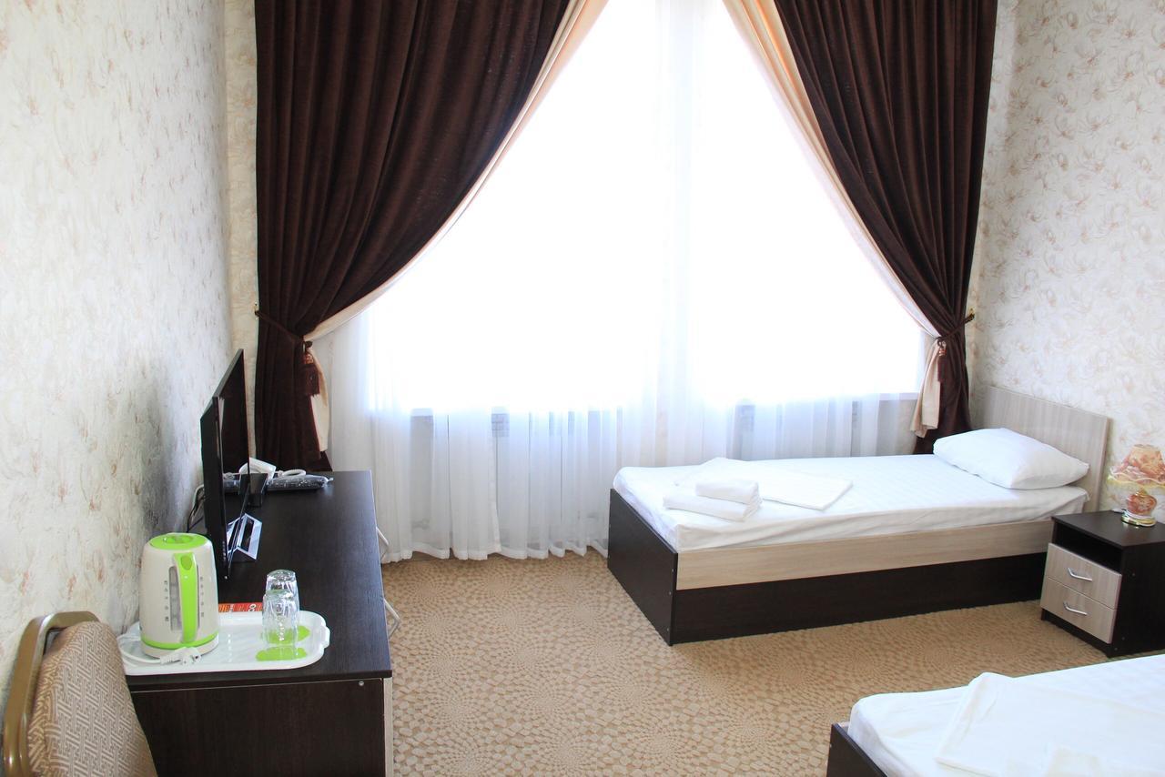 Hotel AishaDeLuxe Taraz Extérieur photo