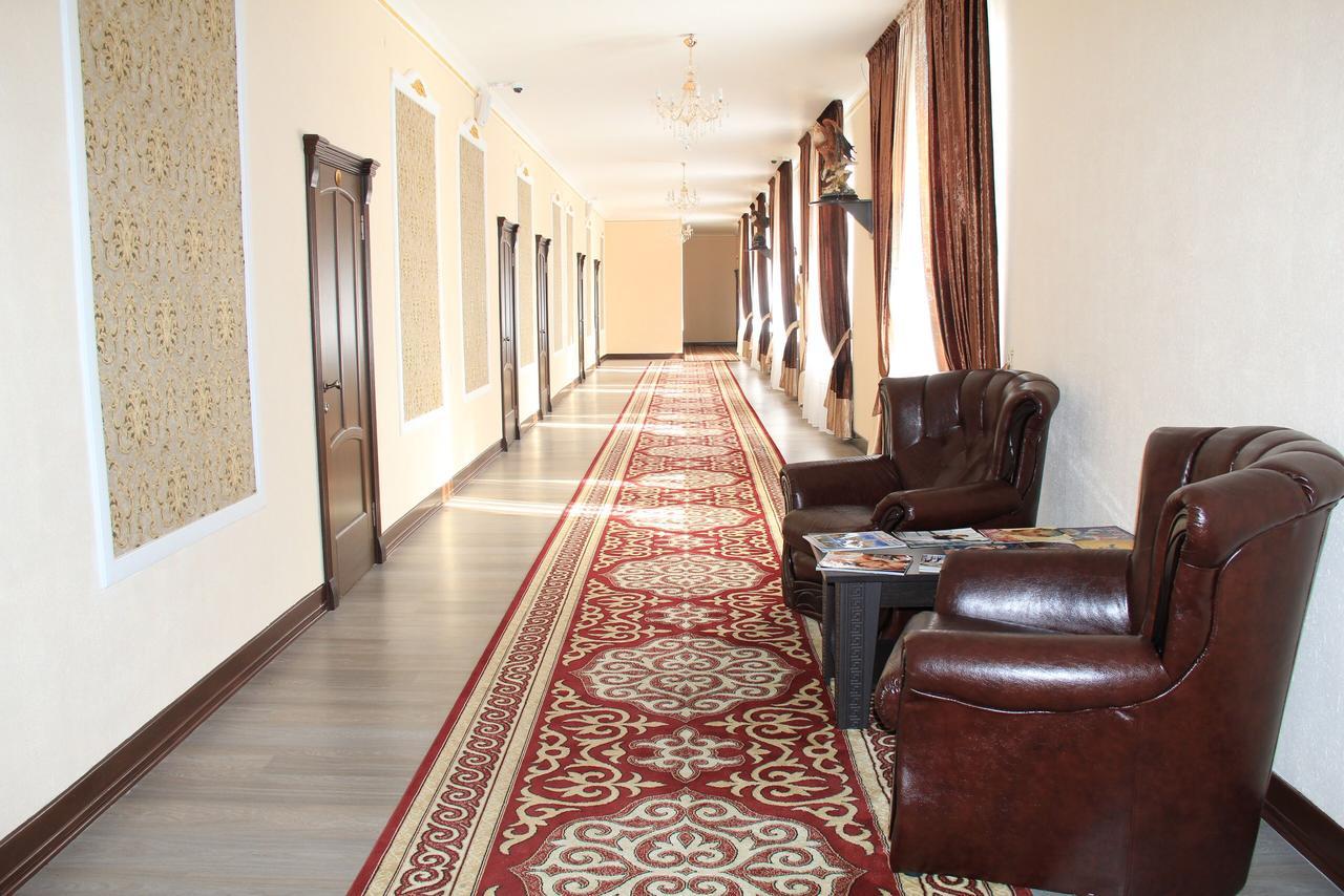 Hotel AishaDeLuxe Taraz Extérieur photo