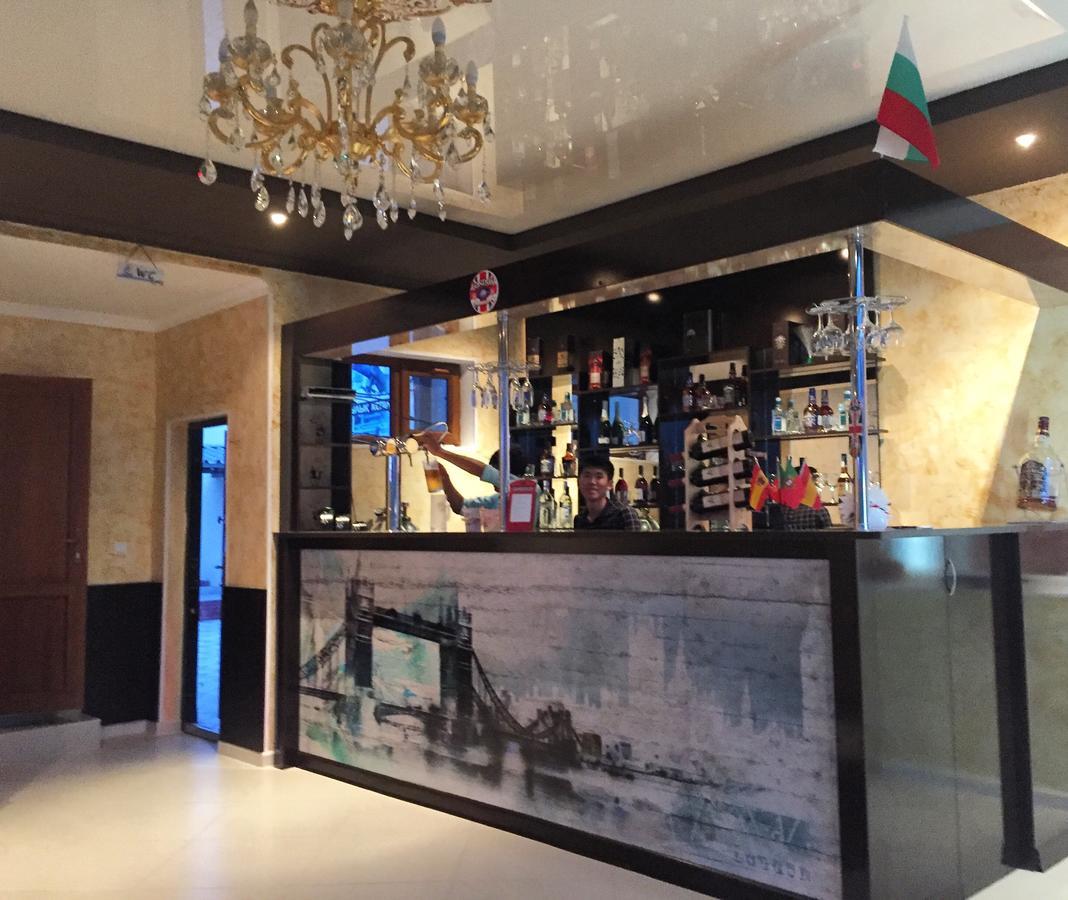 Hotel AishaDeLuxe Taraz Extérieur photo