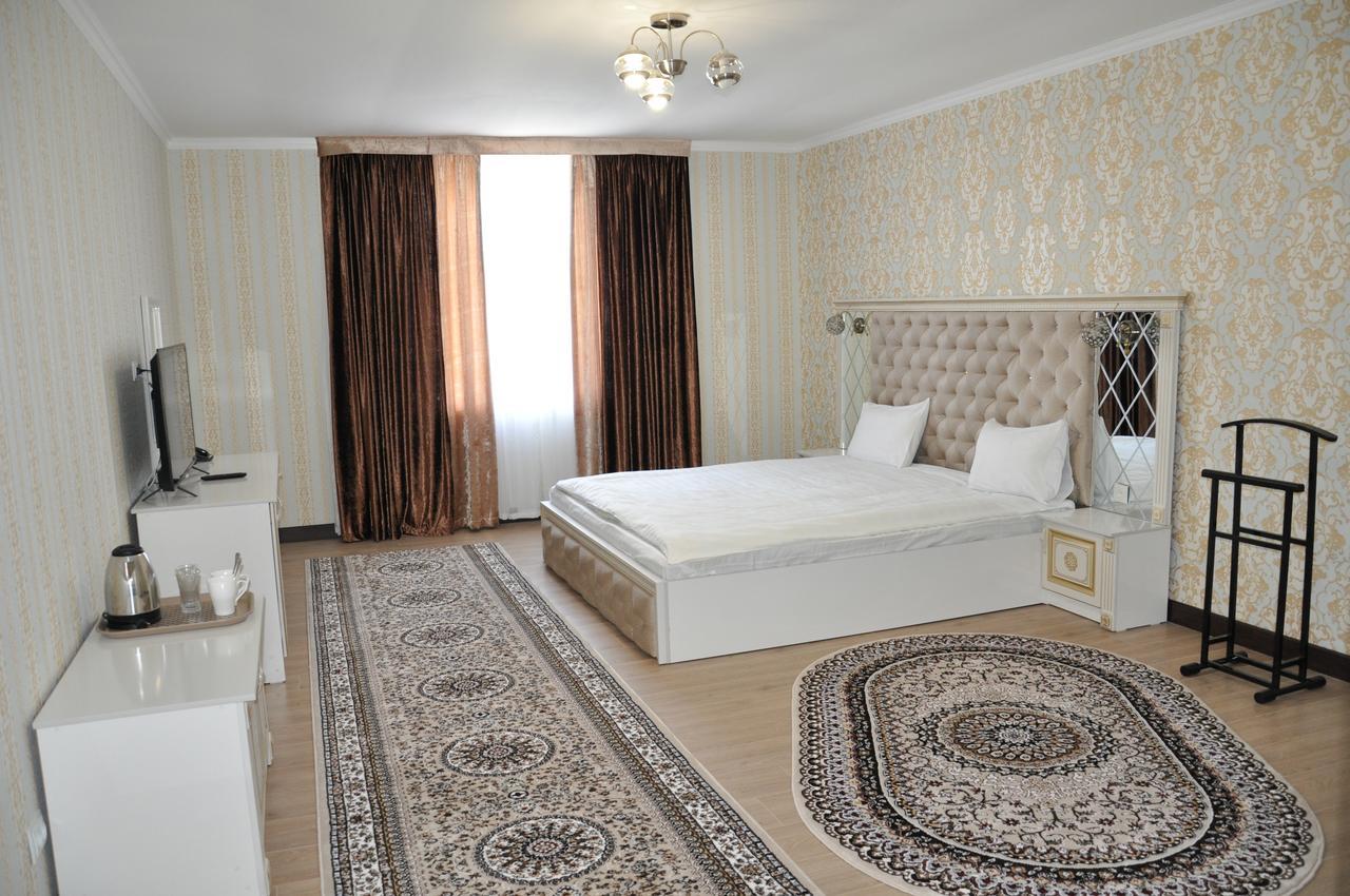Hotel AishaDeLuxe Taraz Extérieur photo