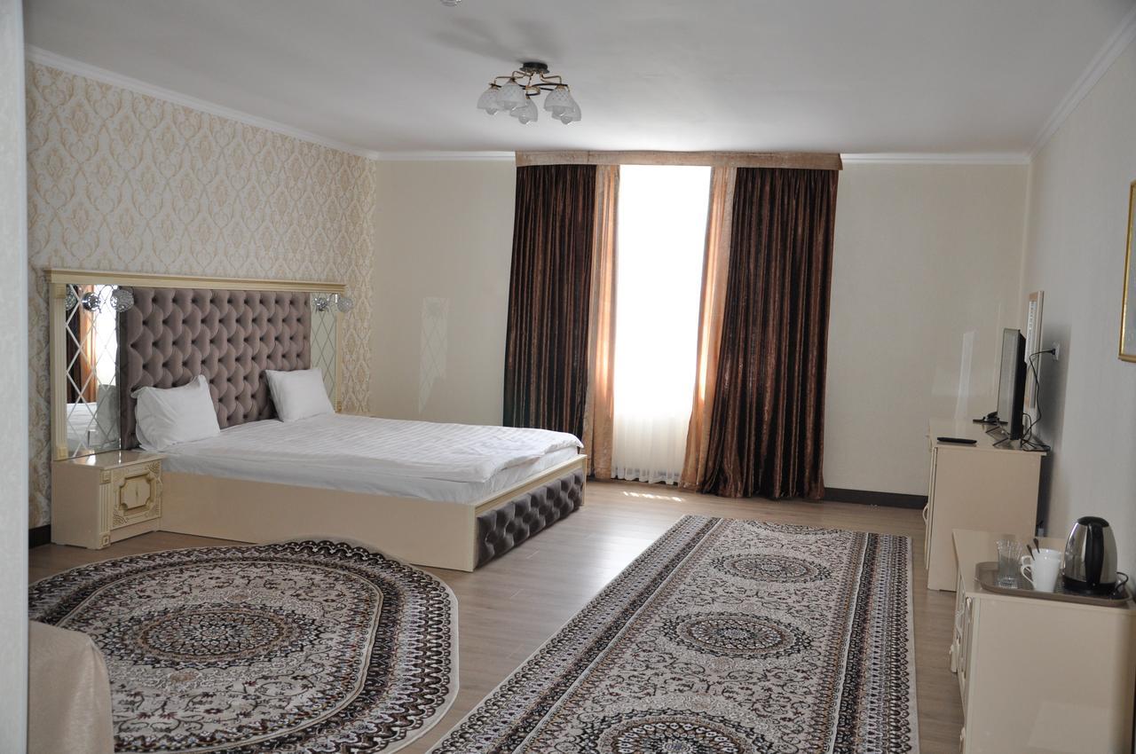 Hotel AishaDeLuxe Taraz Extérieur photo