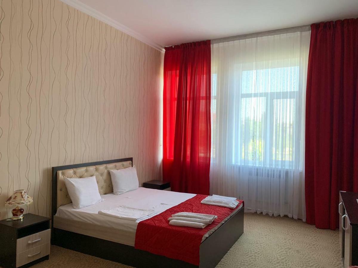 Hotel AishaDeLuxe Taraz Extérieur photo