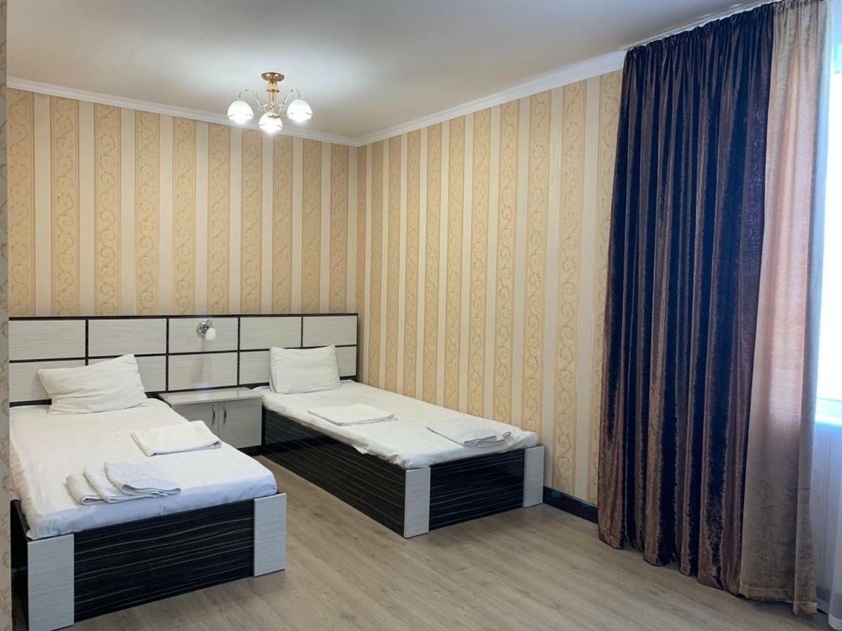 Hotel AishaDeLuxe Taraz Extérieur photo